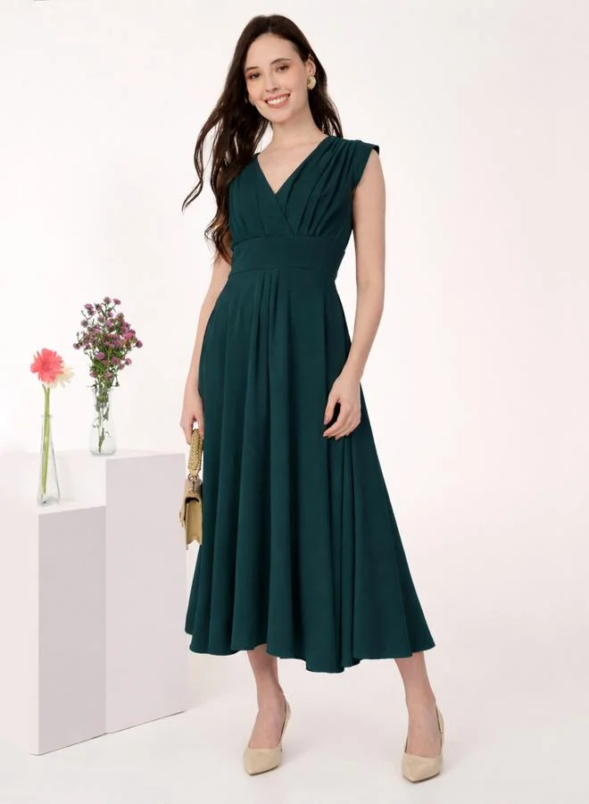 ميش فستان ميدي أخضر بكسرات بلا أكمام وقصة ملفوفة