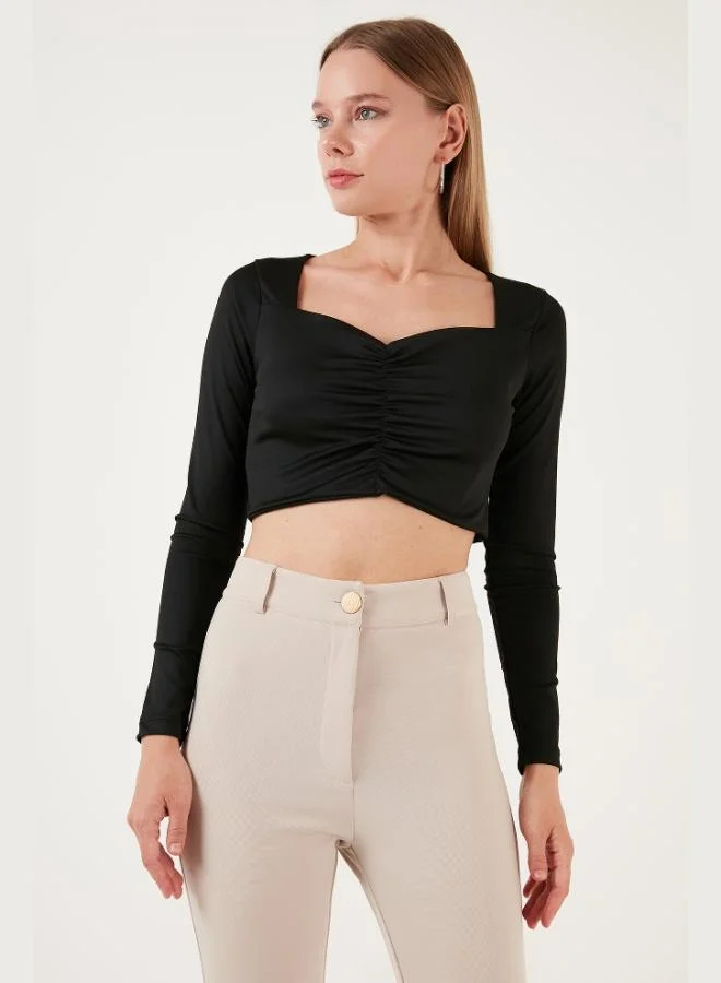 ليلا بلوزة نسائية قصيرة بياقة على شكل قلب وكسرات أمامية من ليلا