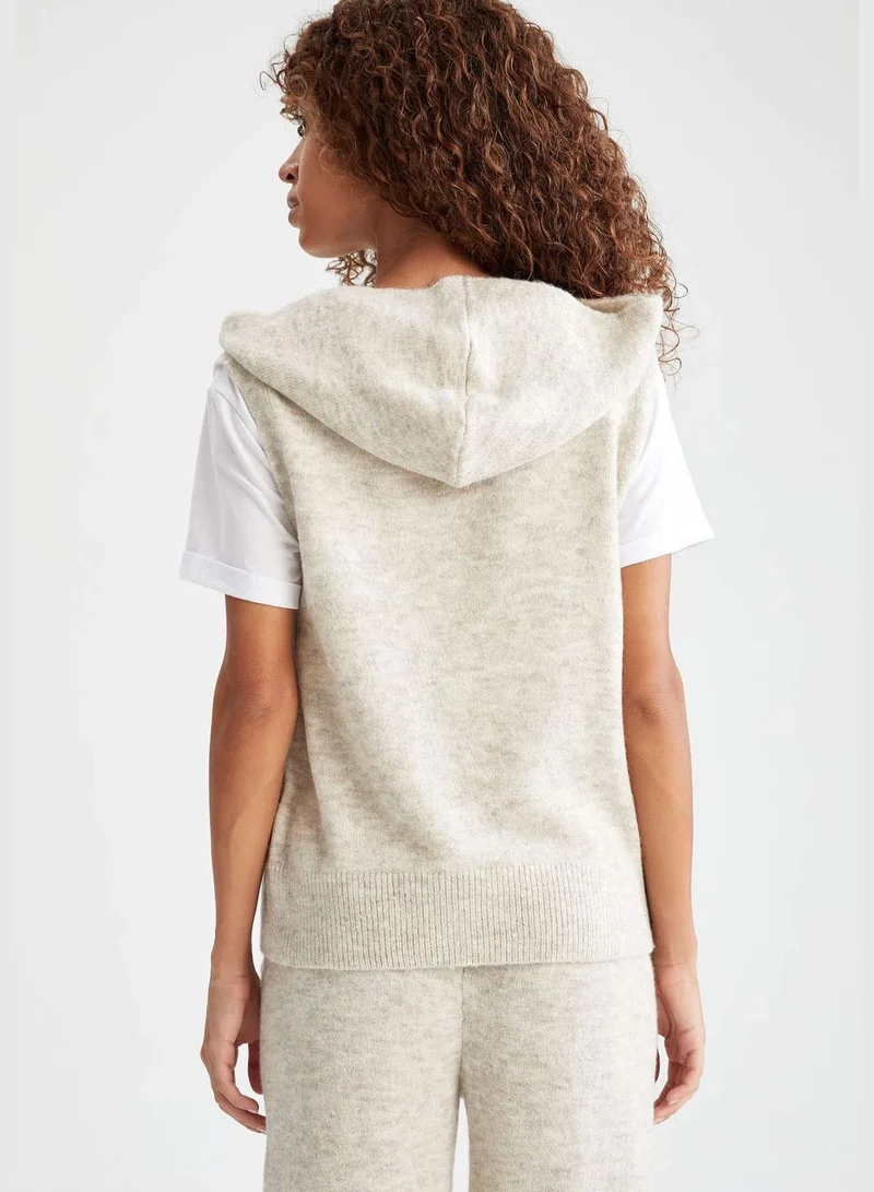 DeFacto Sleeveless Knitted Hooded Vest