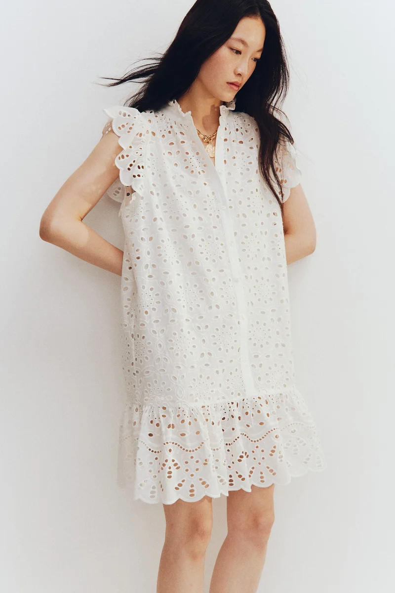 اتش اند ام فستان بتطريزات بنمط إنجليزي