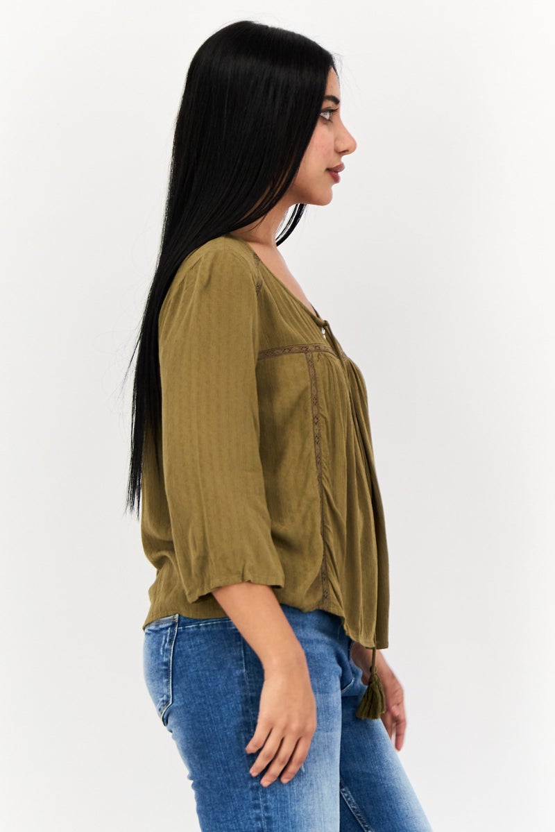 ONLY بلوزة نسائية بياقة دائرية وأكمام 3/4 بتصميم محكم، زيتوني - Image 4