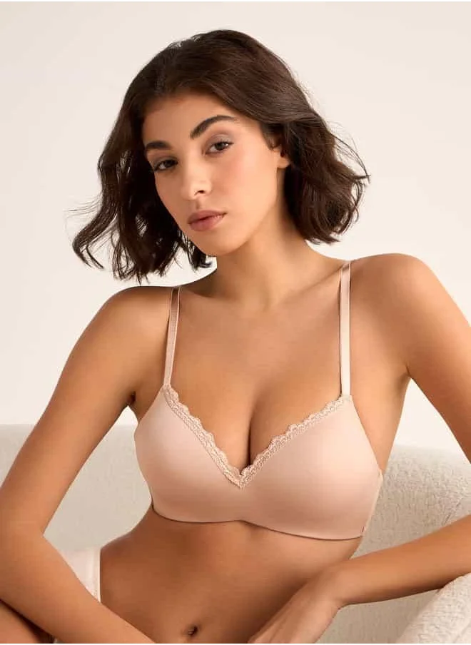 فاف Lace Detail Seamless Bra with Hook and Eye Closure