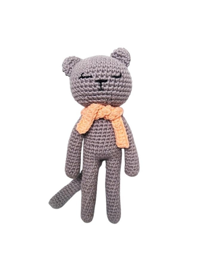 1مي 1MII STYLISH CAT Soft Toy | ارتفاع 17 سم | أميجورومي كروشيه يدوي الصنع 100% قطن آمن على الأطفال وصديق للبيئة | قطيفة محببة للأطفال والبنات والأولاد هدية رائعة لعيد الميلاد | رمادي  - Image 1