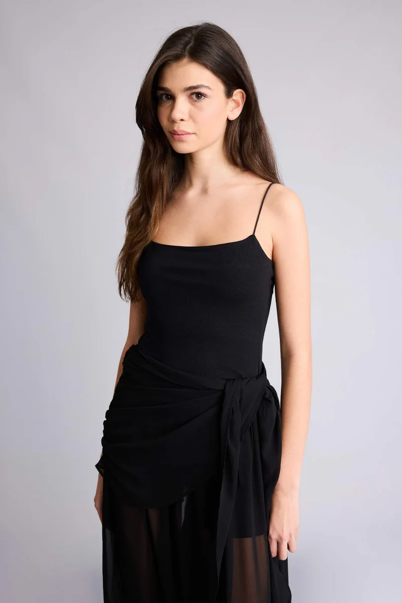 ديفاكتو Slim Fit Strappy Tank Top