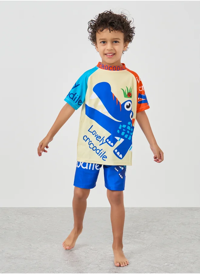 ستايلي Boys Graphic Print Raglan Sleeve T-Shirt and Shorts Swimsuit