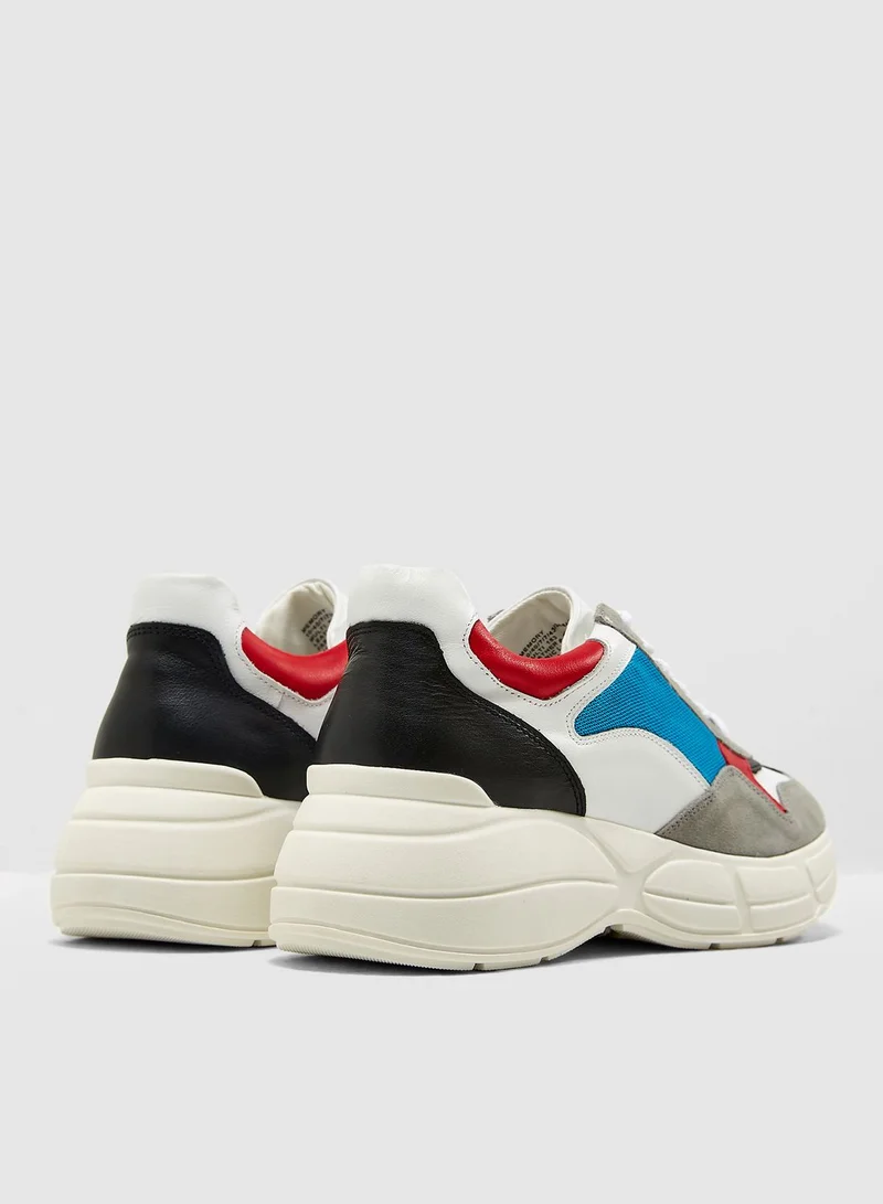 STEVE MADDEN Memory Sneaker