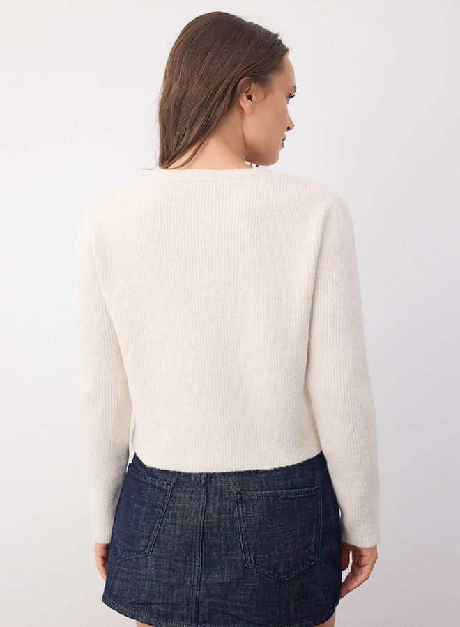 trendyol Wardrobe Essentials Ecru Crop Button Detailed Soft Textured VNeck Wool Knitwear Cardigan - Image 4