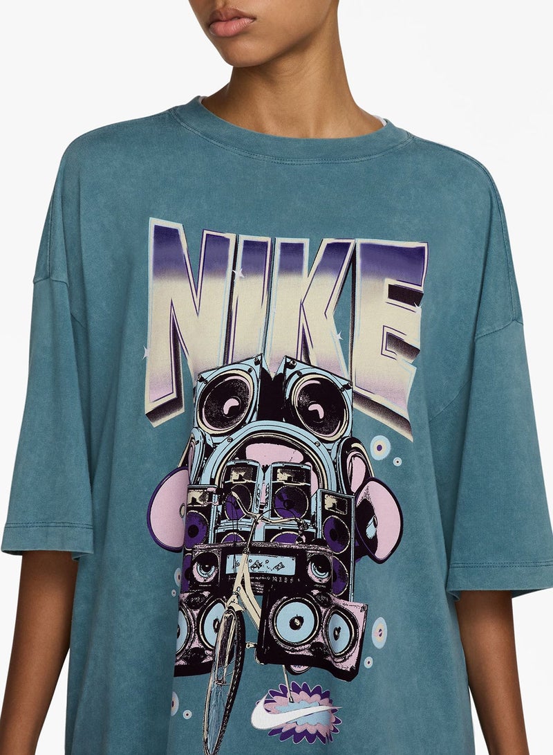 Nike Sportswear Women's Oversized Short-Sleeve T-Shirt - Image 3