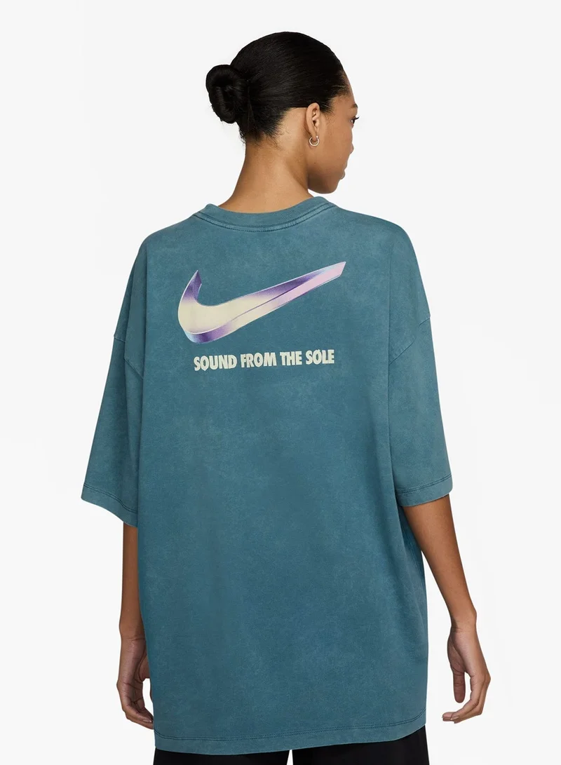 Nike Nike Sportswear Women's Oversized Short-Sleeve T-Shirt