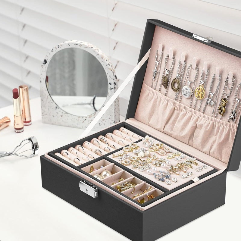 Treasure Chest - Elegant leather accessory organizer with security key, fits bracelets and earrings, measures 23x17x9 cm, high-quality craftsmanship for durable use, stylish storage solution for jewe - Image 2