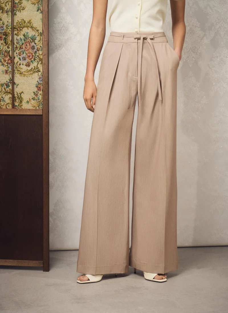 Lichi Loose pants with ties at the waist