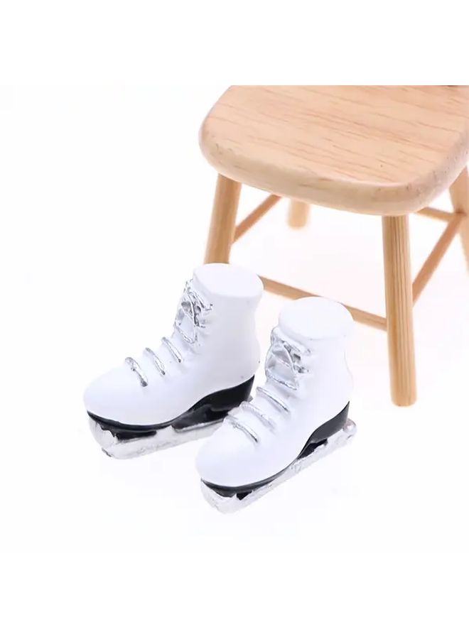 Miniature Resin Dollhouse Ice Skates Replica Realistic White Black Figure Skating Shoes Laces Curved Blade Model for Doll Accessories Mini Ski Scene Diorama Props Christmas Decorations - Image 4