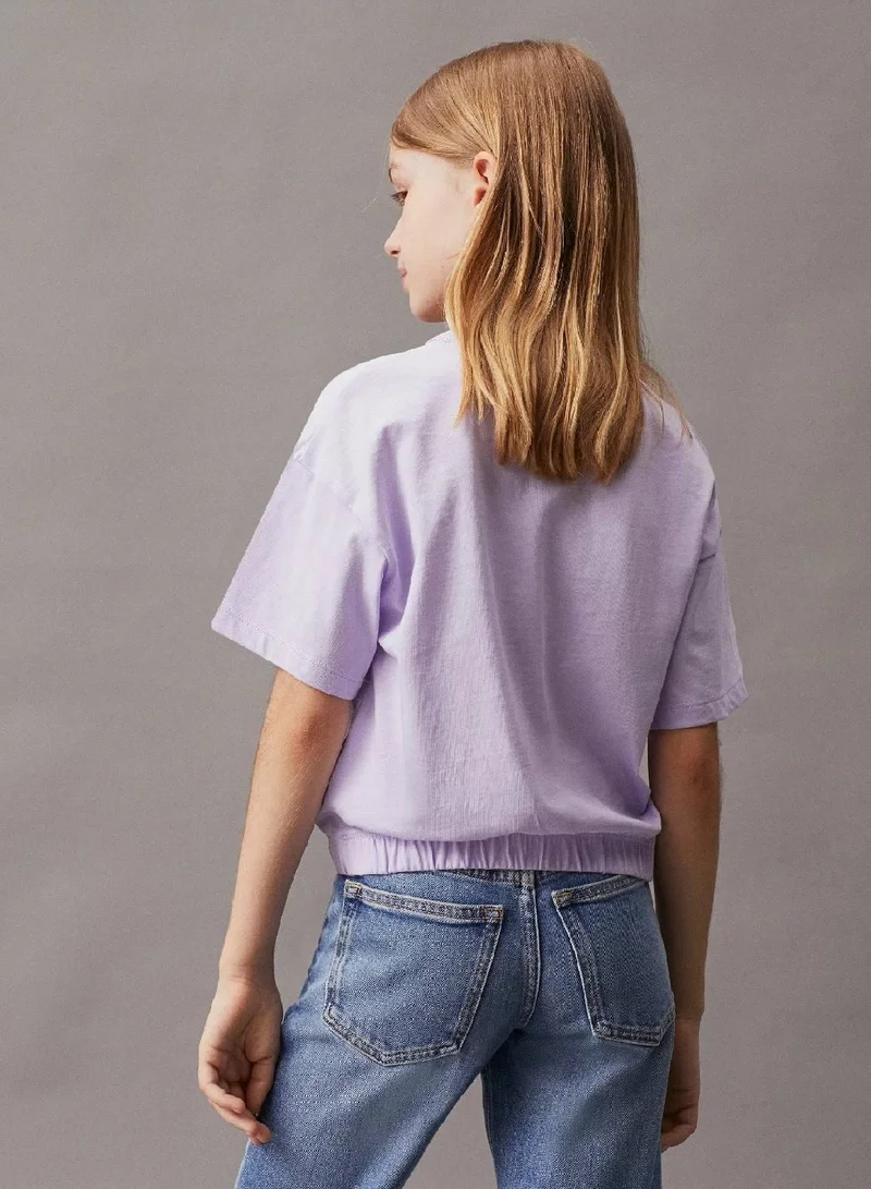 كالفن كلاين جينز تيشرت بقصة واسعة مزين بشعار كلفن كلاين