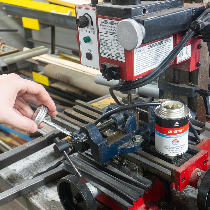 مركب تشحيم متعدد الأغراض لجميع الأحوال الجوية من Automotive Solutions SIL-Glyde بغطاء فرشاة لجميع الأسطح، عبوة 8 أونصات، شحم سيليكون، يضمن مقاومة الاحتكاك - Image 4