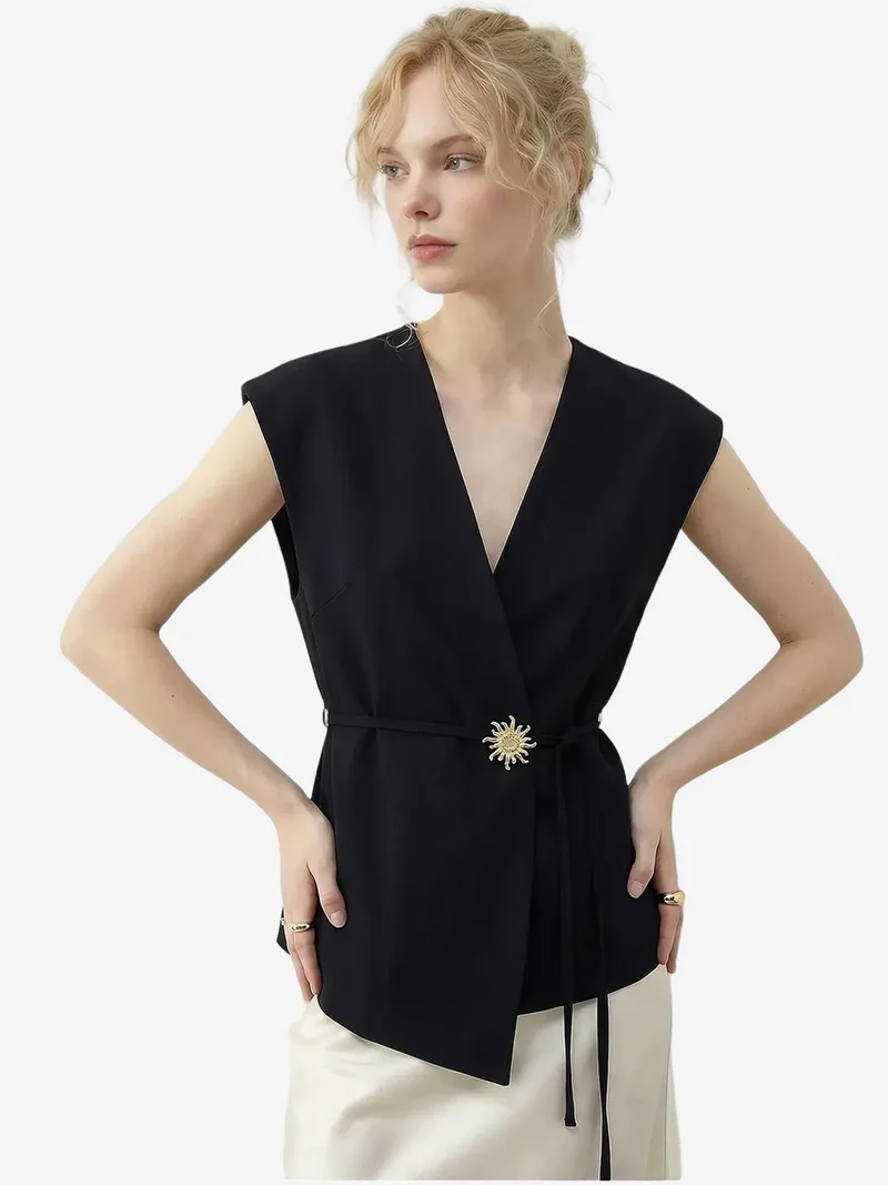بيانكو لوتشي LUCCI Belted V-Neck Crepe Waistcoat