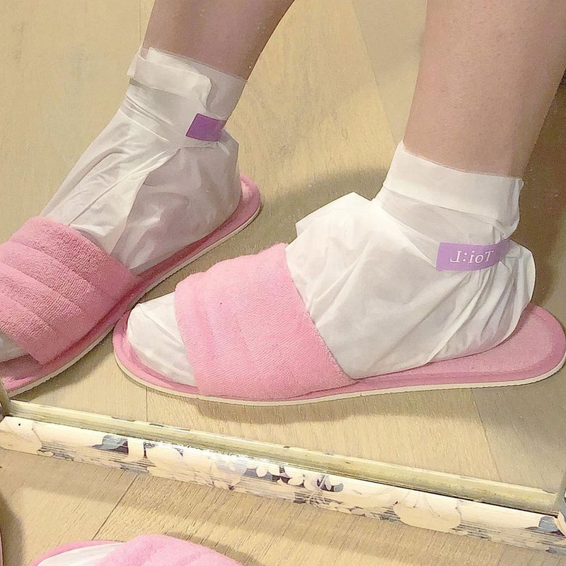 Toi:L Extra Silky Foot Mask 5 Pairs, Post-Peeling Foot Care Treatment, Moisturizing Socks with Guerande Salt & Sweet Almond Oil for Dry Feet, Cracked Heels, and Callus, Stocking Stuffer - Image 4