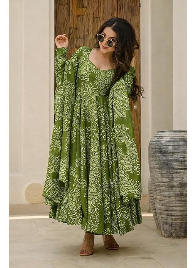 متجر Pinkmint: طقم كورتا نسائي بقصة "أناركالي" واسعة وطبعة "بانداني"، بقصة عادية، يأتي مع بنطال ودوباتا أنيقة؛ طقم فستان تقليدي بأكمام طويلة - مقاس 4XL - Image 2