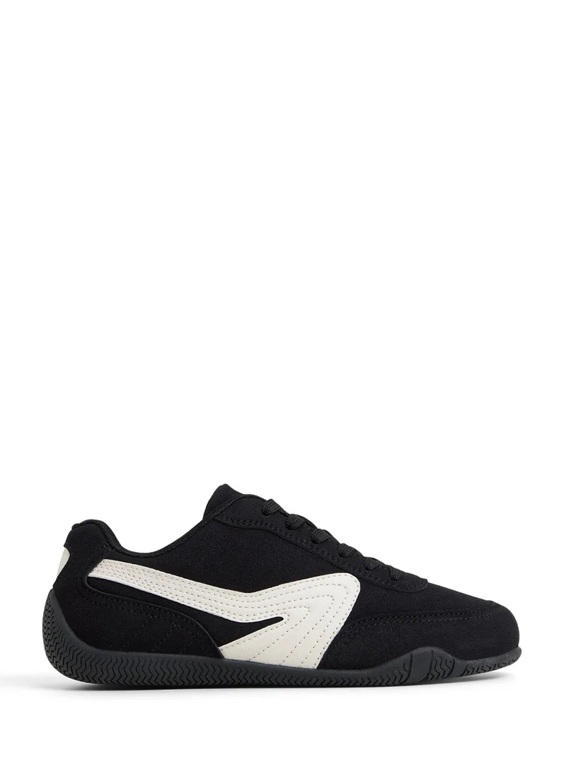كول ات سبرنج Lace Up Low Top Sneakers