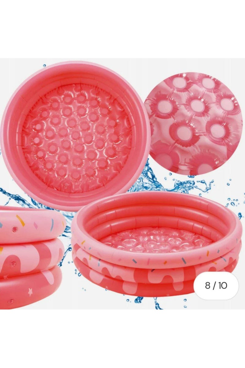 المسبح المنفخ للأطفال 🎀💦  * تصميم كيوت وجذاب بلون وردي مبهج   * آمن ومريح بفضل القاعدة المنفوخة   * مثالي للحديقة أو الشاطئ أو حتى داخل البيت صغير 90 سم   * مناسب للأطفال من عمر 3 سنوات وما فوق   * خيار ممتع ومفيد للتسلية في الصيف ☀️👶🏻 - Image 4
