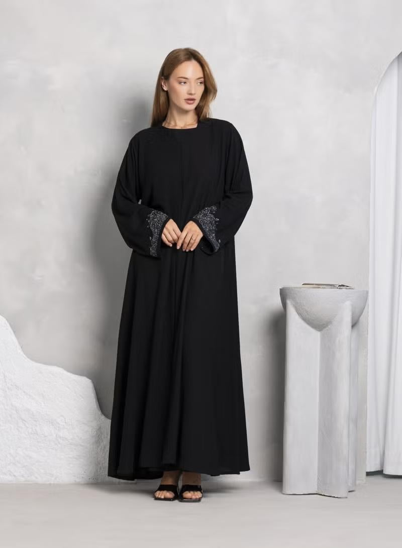 نيكياس عباية نيكاس كريب بتطريز يدوي أنيق - Image 1