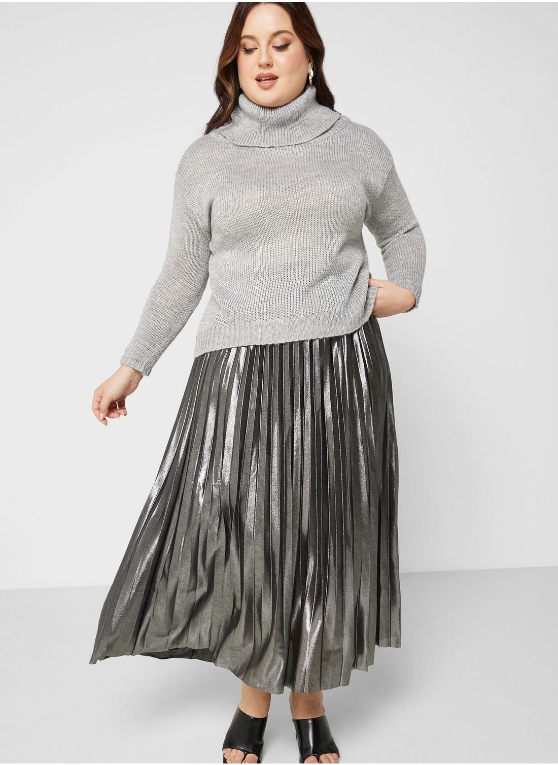 Cutout Back Turtle Neck Sweater - https://f.nooncdn.com/p/pzsku/ZE0C48CFB60F3875388EFZ/45/_/1701098112/ca2d0ee8-8e95-4732-a98c-9e6501b72a67.jpg?format=jpg&width=original