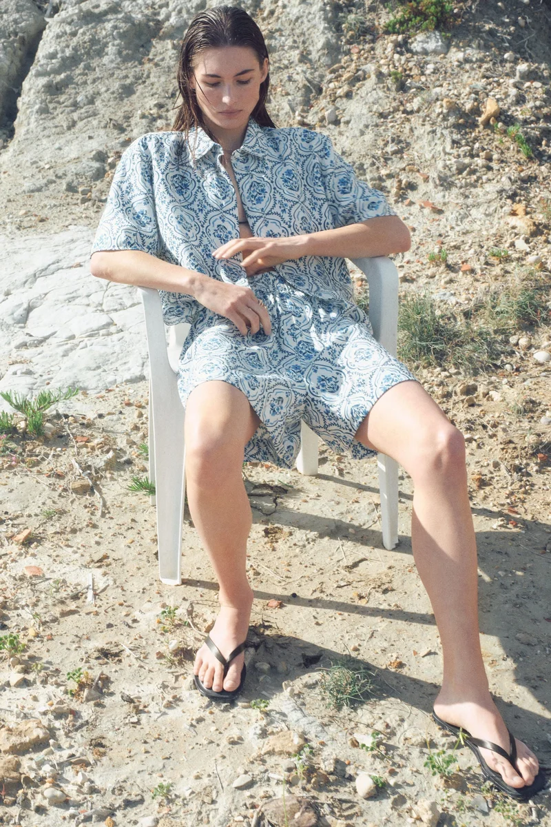 اتش اند ام شورت تويل سهل الارتداء