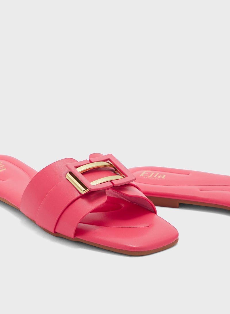 ايلا صندل مسطح بتفاصيل معدنية - Image 4