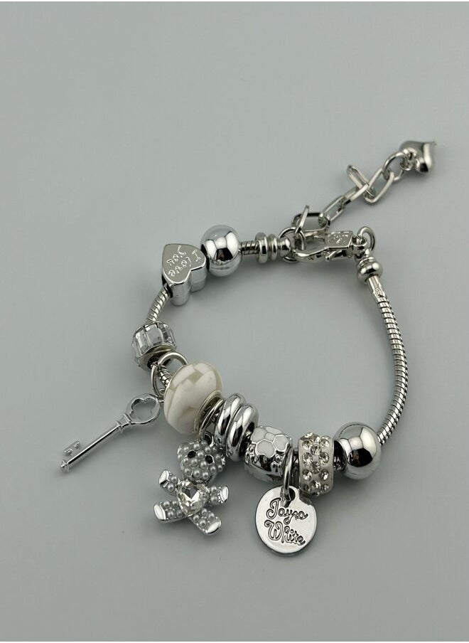 Generic Elegant silver bracelet adorned with romantic charms and luxurious touches  - Image 1