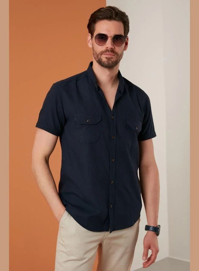 بوراتي قميص رجالي بياقة بأزرار من قطن بقصة ضيقة مع جيوب
