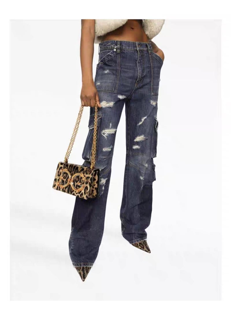 دي جي Logo Crossbody Bag | Chain leather bag, decorated with gorgeous gold metal accessories, a luxury item that highlights the high fashion appearance. " - Image 5