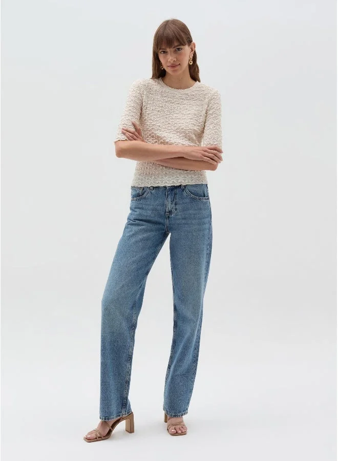 او في اس تيشيرت بنقش بارز