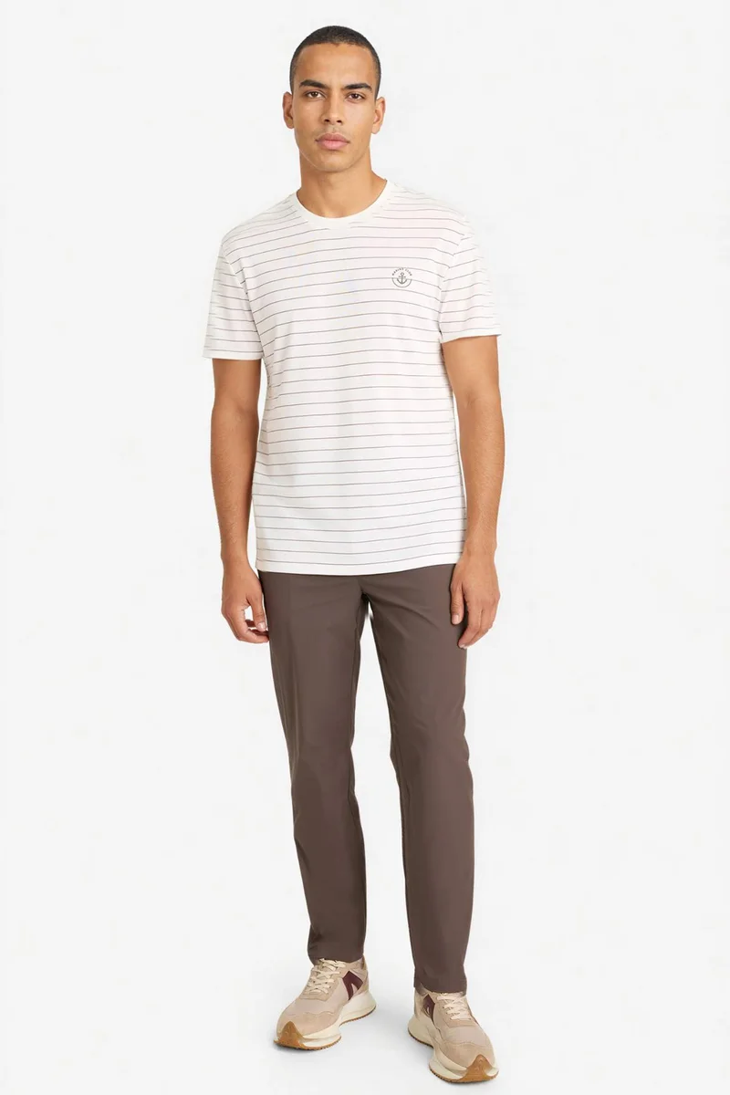 ديفاكتو Standard Fit Crew Neck Sports Short Sleeve T-Shirt