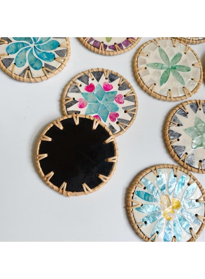 كوزي نست كوسترات دائرية يدوية من راتان مع تطعيم أم اللؤلؤ الملون، مقاومة للحرارة، طقم 4 قطع لحماية الطاولة وتزيين القهوة، الشاي، الحفلات وديكور المنزل ألوان عشوائية - Image 4