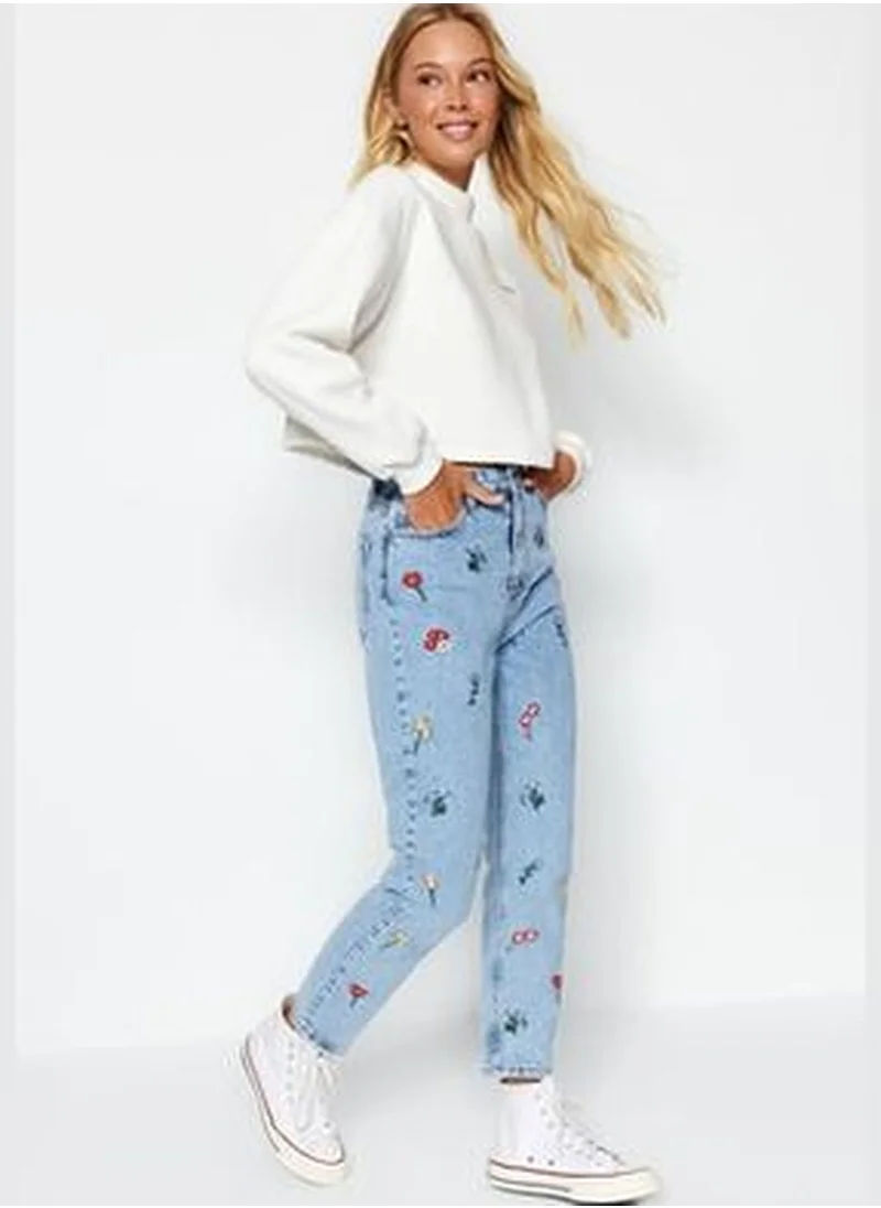 trendyol Blue Embroidered High Waist Mom Jeans TWOSS21JE0591