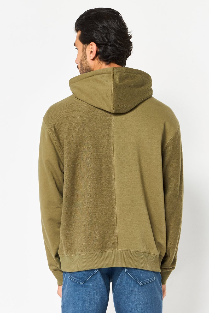 Celio هودي رجالي بأكمام طويلة منقوش، زيتوني داكن - Image 3