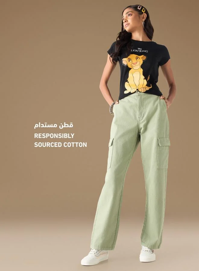 اس بي كاركترز تيشيرت بياقة ضيقة وأكمام قصيرة وطبعات