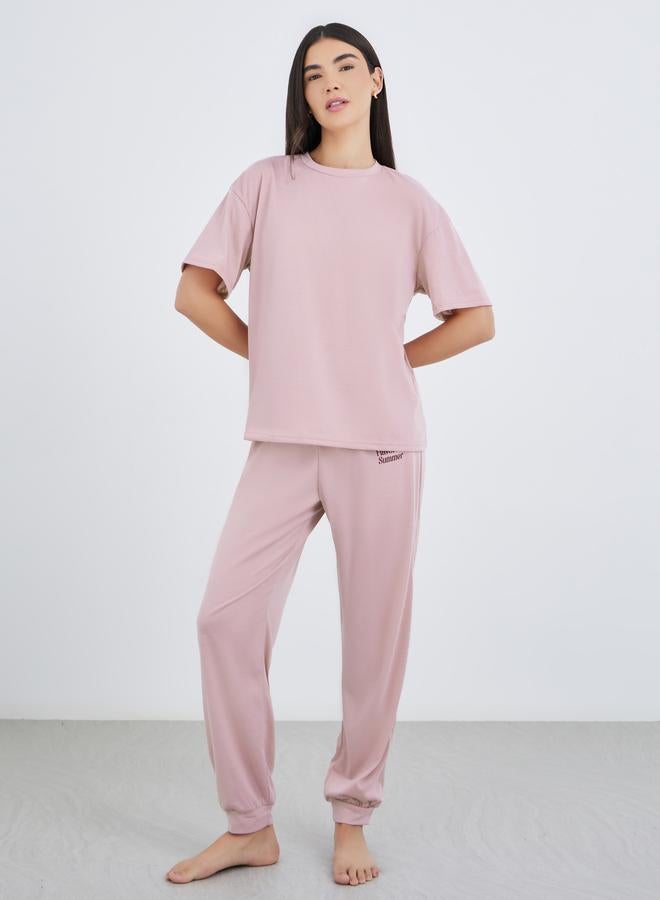 ستايلي طقم بيجامة وتيشيرت بأكمام قصيرة بطبعة جرافيك - Image 2