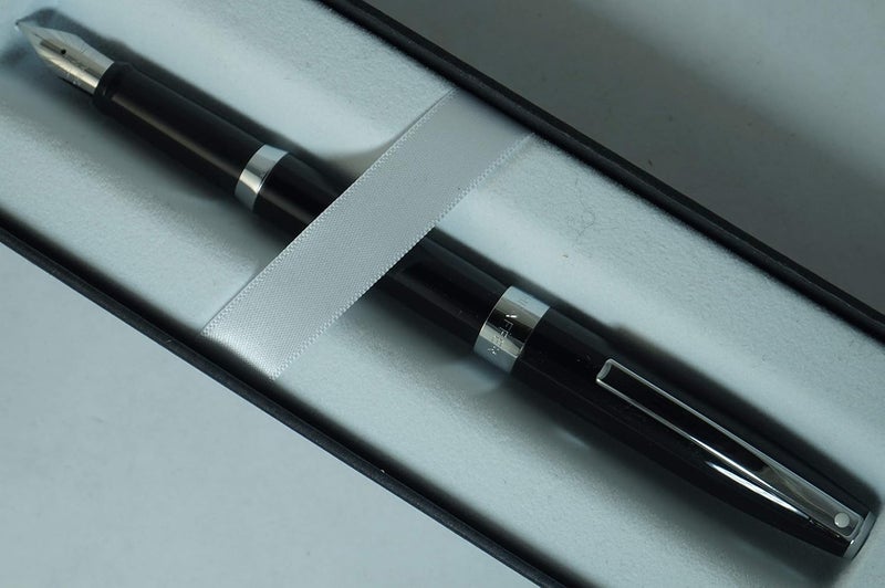 SHEAFFER Sheaffer Sagaris Black Lacquer Polished Appointments signature mid ring and dot of excellence with Medium Stainless Steel nib Fountain Pen  - Image 5