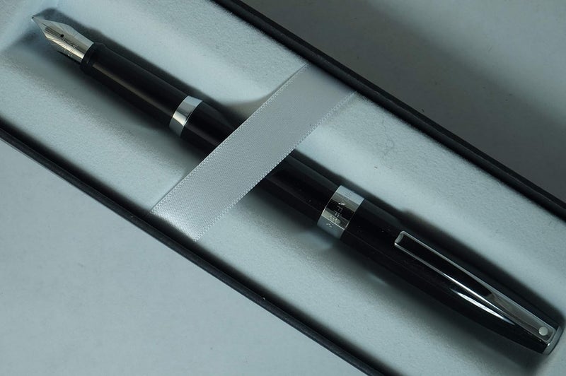 SHEAFFER Sheaffer Sagaris Black Lacquer Polished Appointments signature mid ring and dot of excellence with Medium Stainless Steel nib Fountain Pen  - Image 2