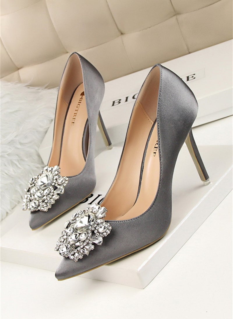 BIGTREE كعب رفيع بفتحة ضيقة مزين بحجر الراين 10 سم رمادي - Image 1