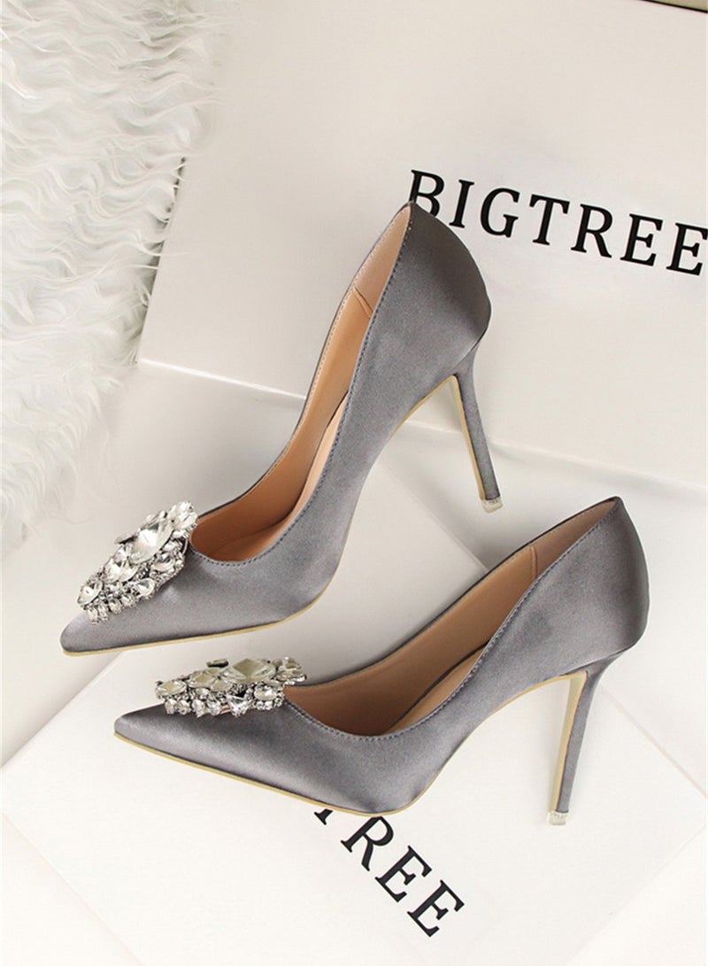 BIGTREE كعب رفيع بفتحة ضيقة مزين بحجر الراين 10 سم رمادي - Image 2