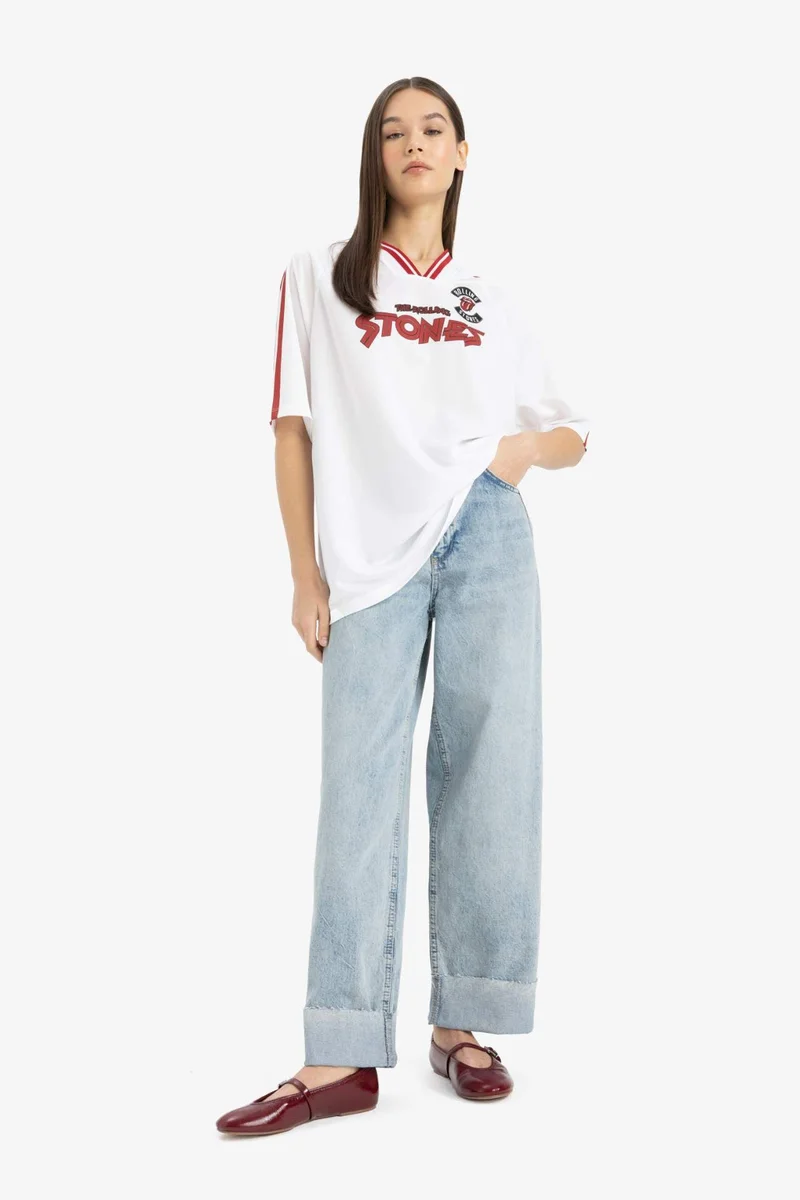 ديفاكتو Rolling Stones Oversize V Neck Printed T-Shirt