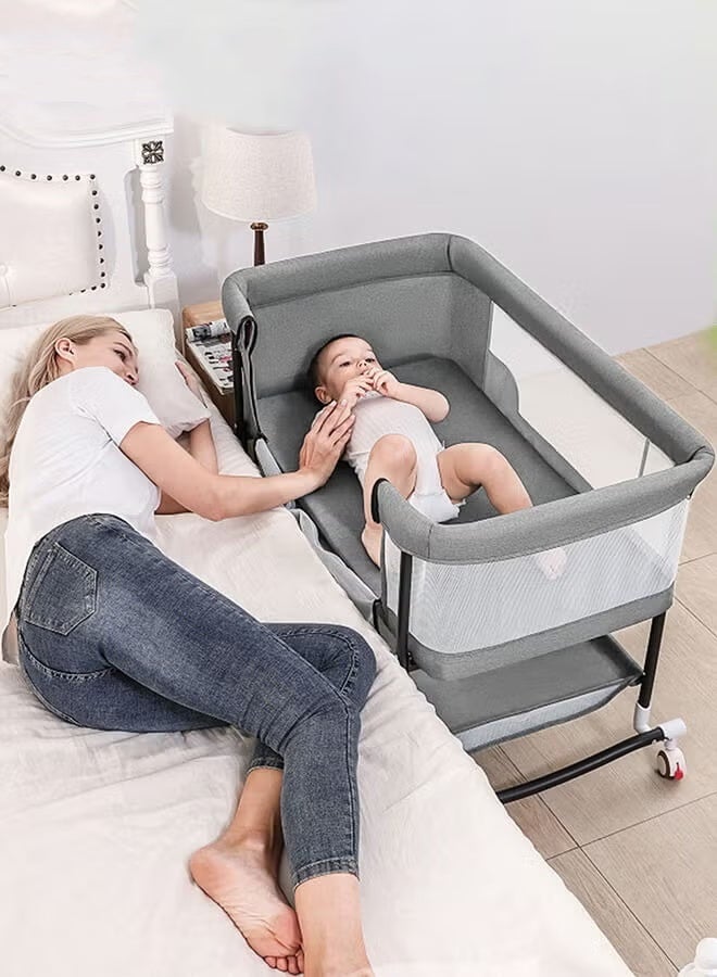 والالا سرير أطفال 4 في 1 قابل للتعديل بجانب السرير - سرير أطفال قابل للتحويل مع ناموسية وسلة تخزين | عجلات قابلة للقفل للحضانة/السفر | حل آمن لنوم الأطفال حديثي الولادة إلى الرضع، مع حزام أمان (رمادي) - Image 1