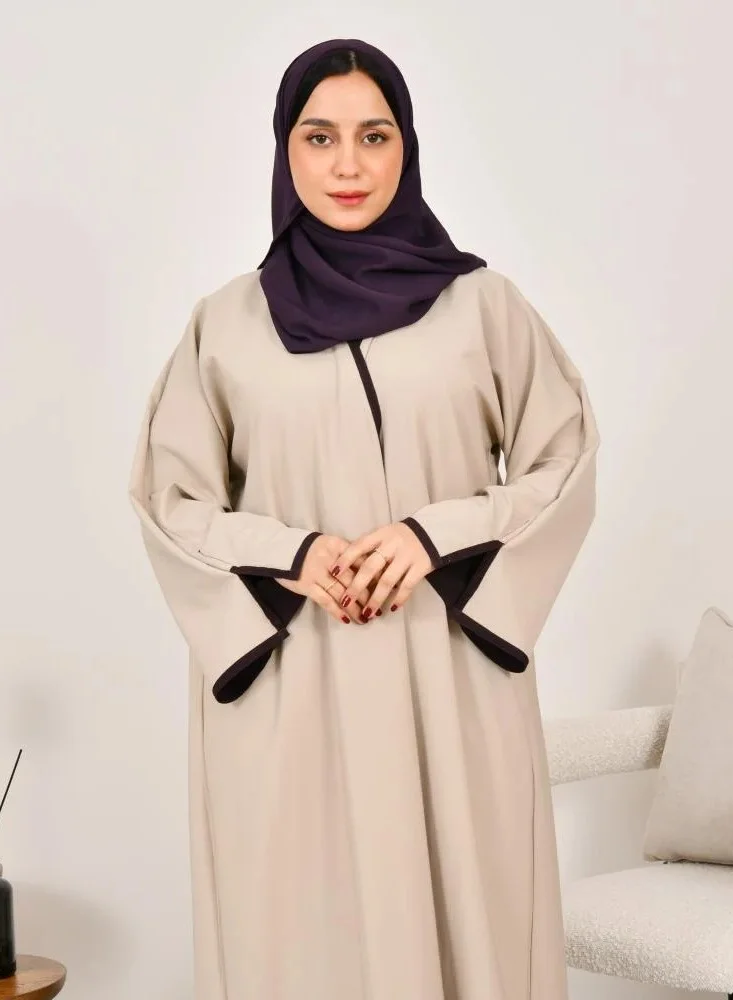 عبايات لمحة عباية سادة دبل فيس باللون البيج الكريمي والأرجواني الداكن