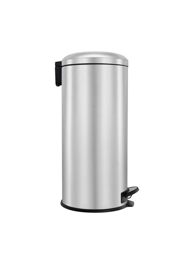 بلاك اند ديكر سلة مهملات ناعمة الإغلاق من الستانلستيل مزودة بدواسة باللونين الفضي والأسود سعة 30 لترًا 61254 - Image 5