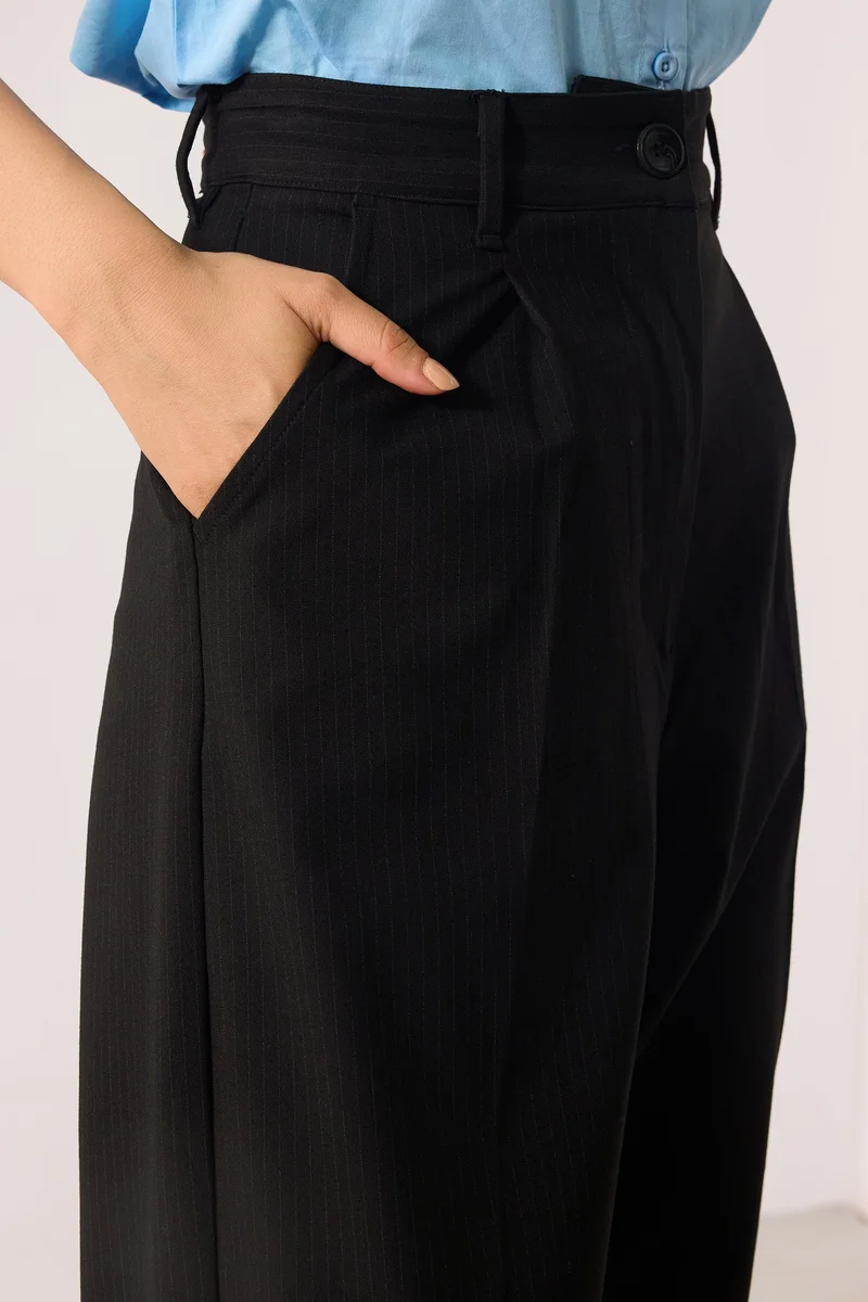 Virgio Virgio Women Rescued Poly Fabric Crop Length Solid Trouser