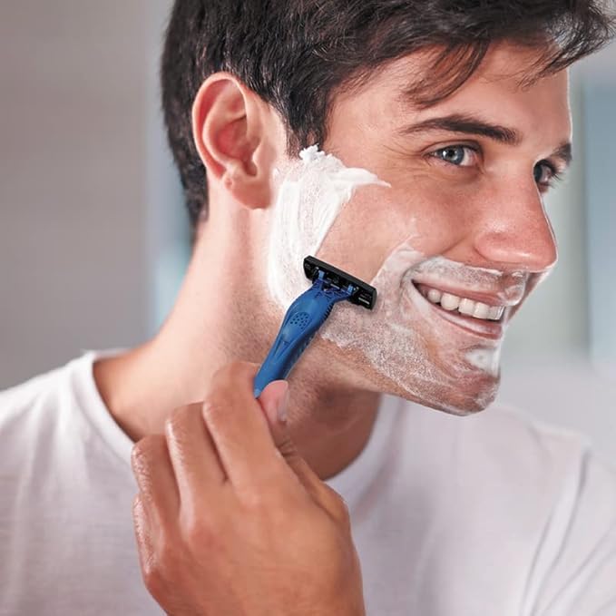 BIC Comfort 3 Advance Disposable Razors for Men, For an Ultra-Soothing and Close Shave, 4 Piece Razor Set - Image 1