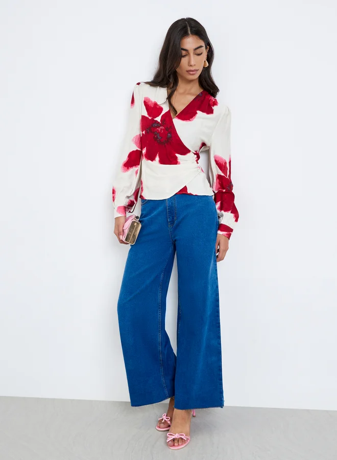 ستايلي بلوزة بطبعة زهور ونمط لف
