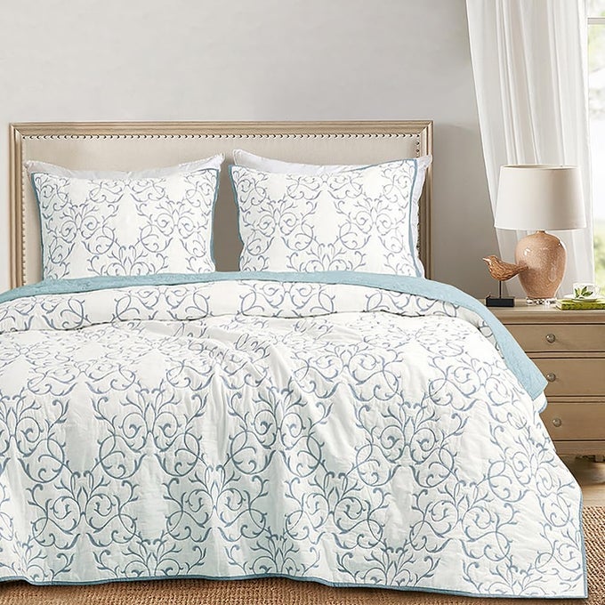 QUILT KING SIZE REVERSIBLE 3PIECE LIGHT BLUE EMBROIDERY PATTERN ELEGANT KING SIZE BEDSPREAD SET 1 QUILT2 PILLOW SHAMS