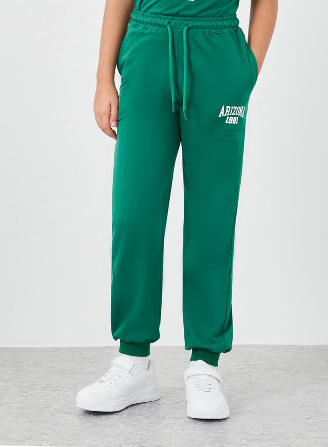 ستايلي طقم تي شيرت وبنطلون رياضي فضفاض بطبعة نص أخضر للبنات - Image 5